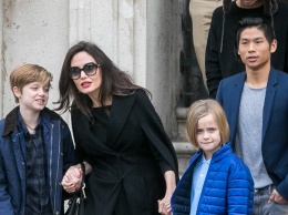 Вивьен Джоли-Питт отстригла волосы и еще больше стала похожа на мальчика (ФОТО)