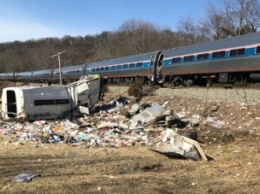 Поезд с американскими политиками врезался в мусоровоз