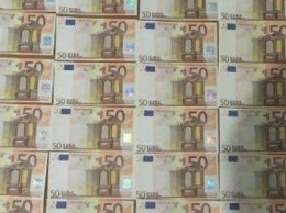 Под Одессой неизвестный подарил банку больше 2 тысяч "евро" (ФОТО)