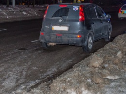 Днепровских водителей призывают быть внимательными на проспекте Поля