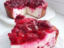 ПП-десерт: творожная запеканка в вишневом желе