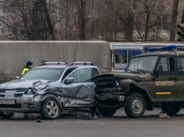 На Слобожанском проспекте столкнулись Mitsubishi и автомобиль полиции: пострадала женщина