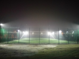 Светло, как днем. Футбольное поле снабдили современной подсветкой (фото)