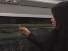 В УЗ рассказали, во сколько им обходятся проделки вандалов, бьющих стекла в поездах "Интерсити"