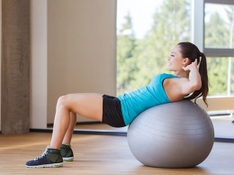 5 Упражнений с мячом для прокачки мышц корпуса