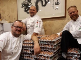 Из-за ошибки в переводе поварам олимпийской сборной Норвегии прислали 15 тысяч яиц вместо 1,5 тысяч