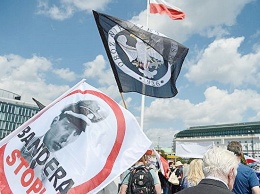 У Порошенко обещают: Польше ответим силой, будут вынуждены приветливо улыбаться