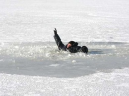 В Запорожской области рыбак провалился под лед и утонул