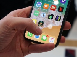 IPhone X не принимает звонки и зависает