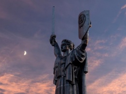 Вятрович предложил отрезать часть памятника "Родина-мать"