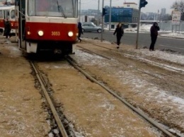 В Харькове парень попал под трамвай и остался жив (ФОТО)