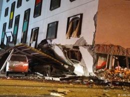 В обрушившемся из-за землетрясения отеле на Тайване есть жертвы