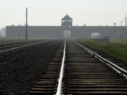 Президент Польши подписал закон о Холокосте