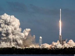 Центральный ускоритель ракеты Falcon Heavy, запущенной вчера, разбился при посадке