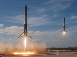 Один из ускорителей Falcon Heavy не приземлился