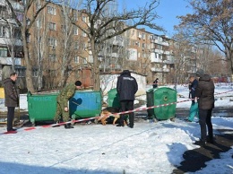 В Николаеве 30-летняя женщина родила ребенка на балконе, а после убила и выбросила в мусорный контейнер