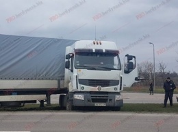 В Запорожской области пьяный водитель фуры плакал при патрульных (Видео)