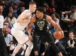 "Нью-Йорк Никс" в матче против "Милуоки" продолжил серию поражений в НБА