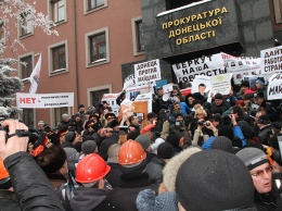 Этот день в истории: в оккупированном Донецке взорвался склад боеприпасов, из огнемета ликвидировали Гиви