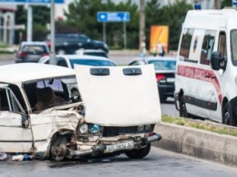 В Запорожье маршрутчик с пассажирами влетел в "Жигули" - водитель легковушки погиб
