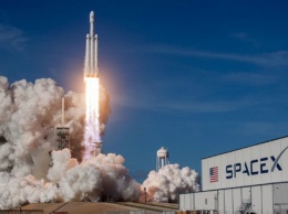 Falcon Heavy от SpaceX успешно запущен в космос