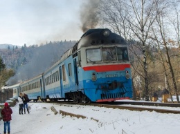 "Укрзализныця" назначила в феврале шесть дополнительных поездов в сторону Карпат