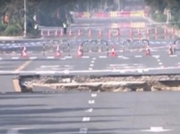 В Китае автомобильная трасса ушла под землю - много погибших