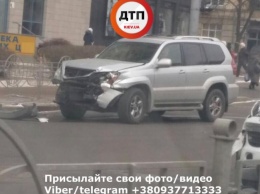 Неисправный светофор: в Киеве произошло тройное ДТП