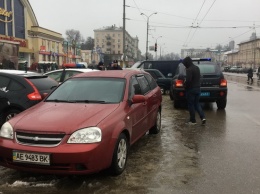 В Днепре водители подрались из-за парковки: пострадал один человек