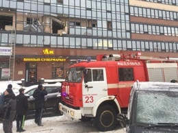 В Петербурге в многоэтажном доме прогремел взрыв, есть раненые. Фото и видео