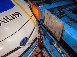 ДТП в Днепре: автомобиль полиции врезался в фуру