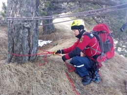 Спасатели эвакуировали трех туристов с опасного участка горы Ай-Петри