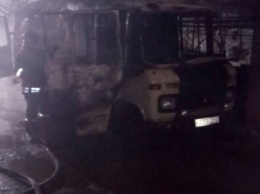 В Бердянске сгорел микроавтобус