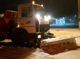 В Бердянске ночью устраняют последствия непогоды