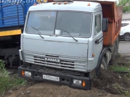 ДТП в Приамурье: "КамАЗ" влетел под локомотив