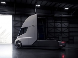 Tesla хочет выпускать по 100 тысяч грузовиков в год