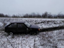 На государственной трассе в Запорожской области ЧП из-за снегопада