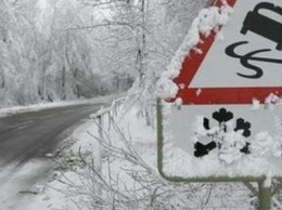 Непогода на Донбассе: без света остаются 10 населенных пунктов, на дорогах сильный гололед