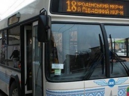 В Запорожье на маршруте №18 добавят 3 автобуса, а на маршруте №72 - уберут столько же