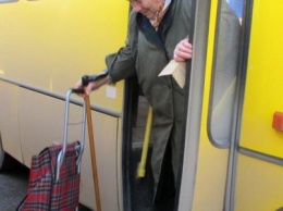 В Каменском предлагают бесплатно возить в маршрутках пенсионеров и инвалидов