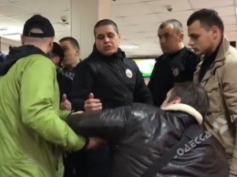 Протеже одесского губернатора выгнал журналиста из зала суда с помощью полиции