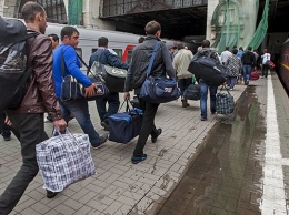 Сотни тысяч украинцев спасают страну, работая за копейки в Европе