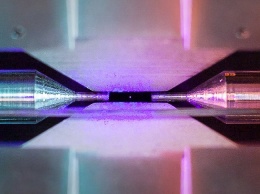 Так выглядит стронций: английские ученые сфотографировали одиночный атом в ионной ловушке