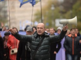 Отставка: украинцы готовят бунт скандальному министру