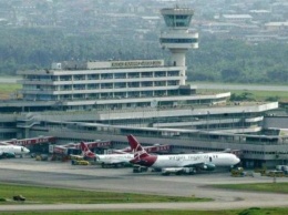 В Нигерии пассажирский самолет совершил аварийную посадку, есть пострадавшие