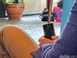 В Сети появились шпионские фото Nokia 9