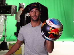Видео: Даниэль Риккардо показал новую раскраску шлема