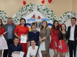 В Бердянске молодые люди взяли участие в праздничном конкурсе «Влюбленные и счастливые»