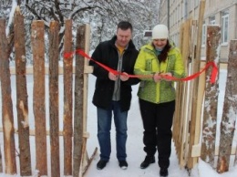 Под Псковом торжественно открыли забор