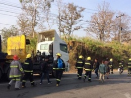 В Таиланде водитель загоревшегося автобуса спас 50 пассажиров, но сам погиб